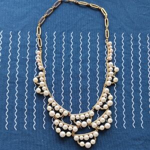 Elegant Gold and Cream Pearl Necklace